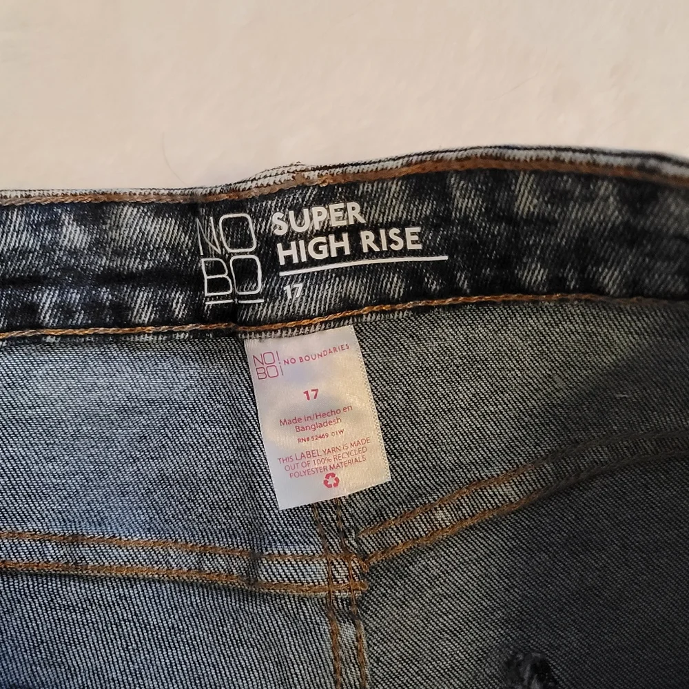NWT Super High Rise Straight Curvy fit Jeans‎